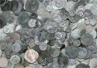 Allgemein
Posten von ca. 1000 antiken Bronzemünzen. Griechen und Römer. Vieles in "Schrott"-Erhaltung, aber auch einige in besserer Qualität, vor all...