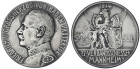 Baden-Mannheim, Stadt
Silbermedaille 1914, auf das 27. Verbandsschießen in Mannheim. Brb. Friedrichs n.r./Greif hält Stadtwappen. 42 mm, 29,77 g. Im ...