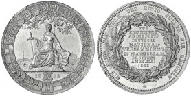 Frankfurt-Stadt
Zinnmedaille 1848 v. Lorenz, auf die deutsche Nationalversammlung. Germania sitzt mit Stadtschild von Frankfurt vor Eichbaum, dahinte...