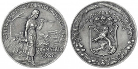 Hessen-Darmstadt, Stadt
Silbermedaille 1927 v. B.H.Mayer, a.d. landwirtsch. Landesausstellung. Magd vor Stadtansicht/Wappen im Kranz. 40 mm; 25,02 g....