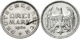 Kursmünzen
3 Mark, Silber 1924-1925
Drei Mark 1924 F. Wertseite mit markantem, starkem Schrötlings- oder Prägefehlerfehler. Verm. verursacht durch F...