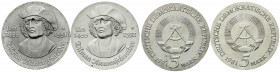 Gedenkmünzen der DDR
2 X 5 Mark 1981, Riemenschneider, mit links und rechts umlaufender Randschrift. beide prägefrisch. Jaeger 1580.