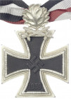 Deutschland
Drittes Reich, 1933-1945
Sammleranfertigung zum Ritterkreuz des Eisernen Kreuzes 1939 mit Eichenlaub und Schwertern am Bandstück. vorzüg...