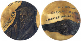 Deutschland
DDR, 1948-1990
Bronzeguss-Agricola-Medaille 1987 des Ministeriums für Geologie der DDR. 79 mm, im Etui. vorzüglich/Stempelglanz, min. fl...