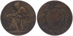 Bronzemedaille, 1910
Frankreich. von F. Chabaud. Av: Sitzende weibliche Gestalt zwischen Werkzeugen, Rev: Medaillon im Kranz, darin Umschrift, Dm 51 m...