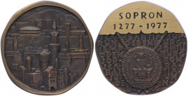 Große Bronzegussmedaile, 1977
Ungarn. 700 Jahre Sopron, 1277 - 1977.. 303,50g
stgl