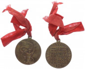 Bronzemedaille, 1928
10 Jahre Rebublik, mit original Öse und Band, Dm 24,5 mm.. Wien
6,33g
stgl