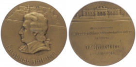 Bronzemedaille, 1930
O. Thiede auf die 50-Jahrfeier des Gesangsvereins österreichischer Eisenbahnbeamten. Brustbild Mozarts links, im Hintergrund die ...