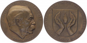 Bronzemedaille, o. Jahr
Bronzemedaille auf Dr. Julius Tandler, Mediziner (1869 - 1936). 239,99g
stgl