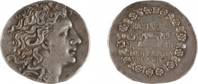 ROYAUME DU PONT
Mithridate VI le grand
Tetradrachme
A/ Tête idéalisée de Mithridate
R/ Cerf paissant à gauche
222 avant J.-C.
Argent 16.80 gr
E...