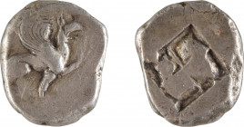 IONIE TEOS
Statere
A/ Griffon à droite
R/ Carré creux
VI-Vème siècles avant J.-C.
Argent 11.38 gr
Estimation: 150/180 EUR