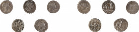 REPUBLIQUE ROMAINE
Ensemble de cinq monnaies comprenant :
VALERIA
Denier
A/ Buste de la victoire
R/ Aigle entre deux enseignes
82 avant J.-C.
A...