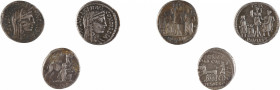 REPUBLIQUE ROMAINE
Ensemble de trois monnaies comprenant :
AEMILIA
Denier
A/ Buste de Concordia voilé
R/ Scène de triomphe avec captifs
62 avant...
