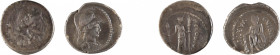 REPUBLIQUE ROMAINE
Ensemble de deux monnaies comprenant :
CLAUDIA
Denier
A/ Tête laurée d’Apollon à droite
R/ Diane debout de face
42 avant J.-C...