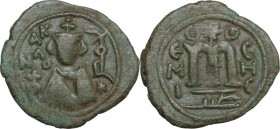 Arab-byzantine, Umayyad Caliphate. time of 'Abd al-Malik ibn Marwan (65-86 AH / 685-705 AD). AE Follis, Hims (Emesa) mint. Album 3524; Cf. SICA I, 543...