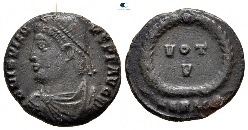 Jovian AD 363-364. Heraclea
Follis Æ

17 mm, 3,18 g

D N IOVIANVS P F AVG, ...