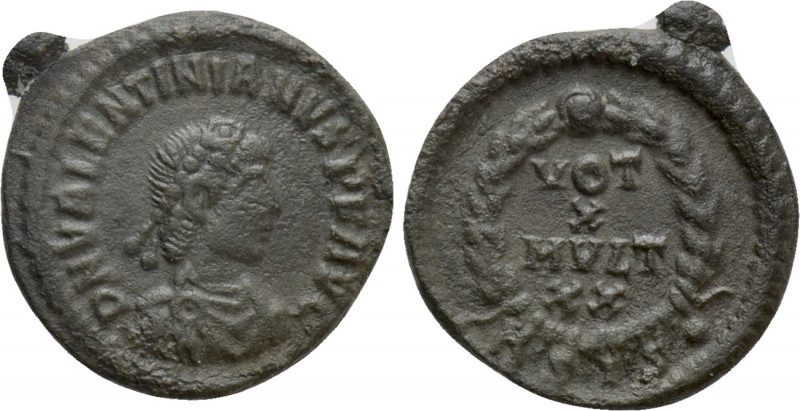 VALENTINIAN II (364-375). Ae. Siscia. 

Obv: D N VALENTINIANVS P F AVG. 
Diad...