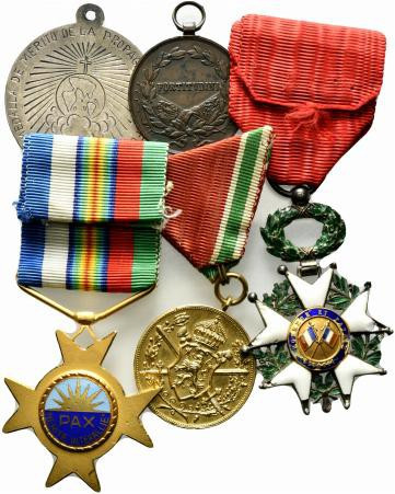 MEDAGLIE MONDIALI. Lotto di 5 medaglie (Francia Honneur et Patrie, Bulgaria, Aus...