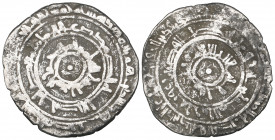 Fatimid, al-Mu‘izz (341-365h), half-dirham, al-Mahdiya 345h, 1.41g (Nicol 484), fair to fine, rare

Estimate: GBP 100 - 150