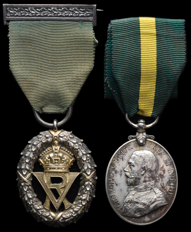 Volunteer Officer’s Decoration, V.R., in silver and silver gilt, unnamed as issu...