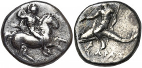CALABRE, TARENTE, AR nomos, 281-272 av. J.-C. D/ Cavalier nu et casqué, armé d''un bouclier et de deux lances, brandissant une troisième lance de la d...