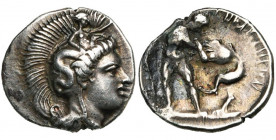 LUCANIE, HERACLEE, AR diobole, 350-300 av. J.-C. D/ T. casquée d''Athéna à d., le casque orné du monstre Scylla. R/ Héraclès deb. à g., luttant avec l...