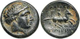 ROYAUME DE MACEDOINE, Philippe II (359-336), AE bronze, Milet. D/ T. d''Apollon à d., les cheveux tenus par la taenia. R/ ΒΑΣΙΛΕΩΣ/ ΦΙΛΙΠΠOY Cavalier ...