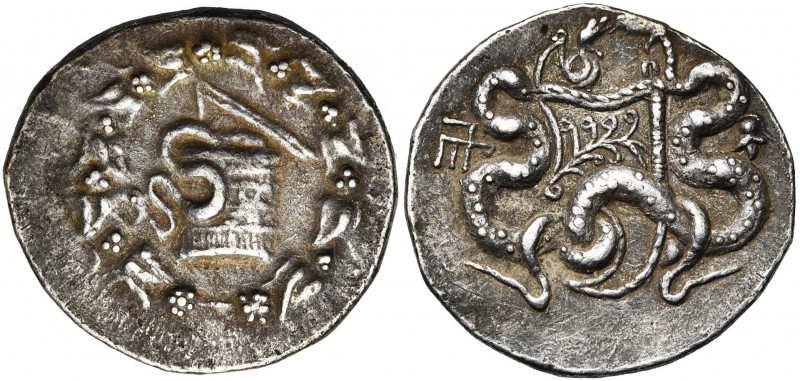 MYSIE, PERGAME, AR cistophore, 139-136 av. J.-C. D/ Ciste mystique entrouverte, ...