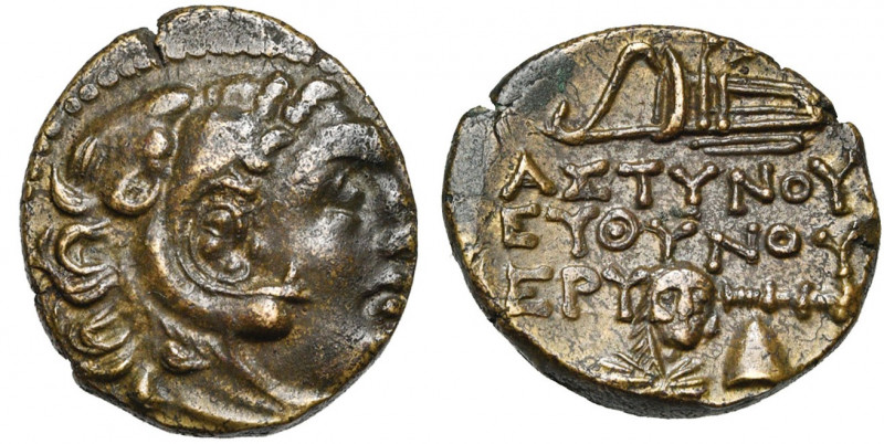 IONIE, ERYTHREES, AE bronze, 200-133 av. J.-C. D/ T. d''Héraclès jeune à d., coi...