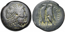 ROYAUME LAGIDE, Ptolémée II Philadelphe (285-246), AE drachme, Alexandrie. D/ T. de Zeus Ammon à d. R/ Deux aigles sur deux foudres à g., les ailes fe...