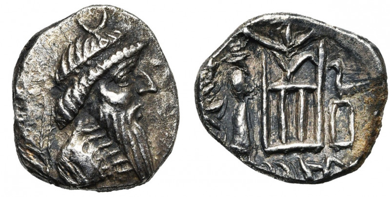 ROYAUME PERSE, Vadfradad III (2e s. av. J.-C.), AR drachme. D/ B. diad. à d., av...