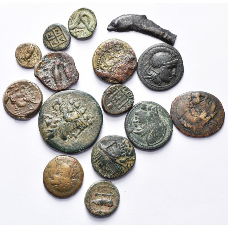 lot de 15 bronzes: Macédoine, Akanthos, R/ A-K-A-N dans un carré; Amphipolis, T....