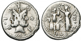 M. Furius Philus, AR denier, 119 av. J.-C., Rome. D/ M·FOVRI·L·F T. l. de Janus. R/ Roma deb. à g., ten. un sceptre, couronnant un trophée flanqué de ...