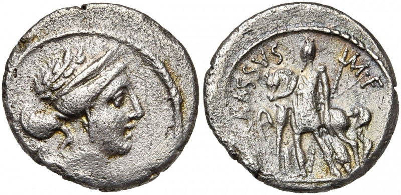 P. Crassus, AR denier, 55 av. J.-C., Rome. D/ B. dr. de Vénus à d., coiffée d''u...