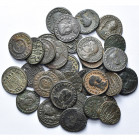CONSTANTIN II (317-340), lot de 35 folles: R/ Porte de camp (14), Etendard entre deux soldats, Sol (2), Deux étendards entre deux soldats (6), Autel (...