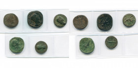 lot de 4 bronzes: Septime Sévère, sesterce, R/ Felicitas; Sévère Alexandre, sesterce, R/ Sol; as, R/ Justitia; Julia Mamaea, sesterce, R/ Felicitas. V...