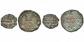 lot de 2 folles: Constantin V Copronyme, 751-775, Syracuse; Léon VI le Sage, Constantinople, 3e type (taches de vert-de-gris). Sear 1569 et 1729.
Trè...