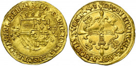 BRABANT, Duché, Charles Quint (1506-1555), AV écu d''or au soleil, 1543, Anvers. D/ Ecu couronné d''Autriche-Bourgogne, accosté de deux briquets. R/ C...