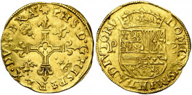 BRABANT, Duché, Philippe II (1555-1598), AV couronne d''or, s.d. (1560-1576), Anvers. D/ Croix fleurdelisée, cantonnée de deux lions et de deux brique...