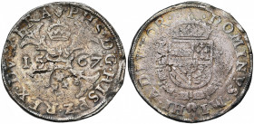 BRABANT, Duché, Philippe II (1555-1598), AR écu de Bourgogne, 1567, Anvers. D/ Croix de Bourgogne, sous une couronne, chargée d''un briquet, accostée ...