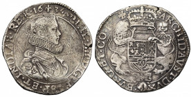 VLAANDEREN, Graafschap, Philips IV (1621-1665), AR dukaton, 1635, Brugge. Eerste type. Vz/ Bb. r., met brede kraag. Kz/ Gekroond wapenschild gesteund ...