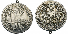 ALLEMAGNE, NEUSS, Ville, AR Taler, 1539. D/ Saint Quirin deb. de f., t. à d., entre les écus de Cologne et Neuss, ten. une bannière. R/ Aigle impérial...