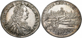 ALLEMAGNE, RATISBONNE (REGENSBURG), Ville impériale, AR Taler, 1754ICB. Au titre de François Ier. D/ B. l., dr. et cuir. de l''empereur à d. R/ Vue de...