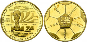 ALLEMAGNE, République fédérale, AV médaille en or, 1974. Coupe du monde de football. 5,98g Titre 0,900.
Flan poli
