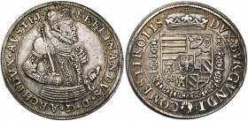 SAINT EMPIRE, Ferdinand, archiduc (1564-1595), AR Taler, s.d., Hall. Pour le Tyrol. D/ B. cour. et cuir. à d., ten. un sceptre sur l''épaule. R/ Grand...