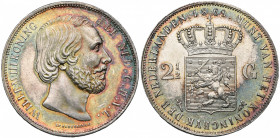 NEDERLAND, Koninkrijk, Willem III (1849-1890), AR 2 1/2 gulden, 1869. Sch. 595; Dav. 236. Mooie kleurrijke patina.
Prachtig