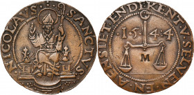 PAYS-BAS MERIDIONAUX, Anvers, Cu méreau, 1544. Méreau de la corporation des merciers (kramers). D/ Saint Nicolas trônant de f., bénissant et ten. une ...