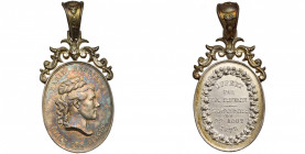 BELGIQUE, AR médaille, 1878, L. Wiener. Noces d''argent de la reine Marie-Henriette. D/ T. à d. R/ Dans une couronne: OFFERT/ PAR/ LA REINE/ SOUVENIR/...