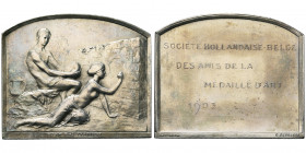 BELGIQUE, AR médaille, 1903, Devreese. L''invention du dessin - Société des amis de la médaille d''art. D/ Une jeune Grecque allongée devant un mur su...