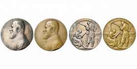 BELGIQUE, médaille, 1905, Devreese. Gustave Francotte - Exposition universelle de Liège. D/ B. à g. en uniforme. R/ Un homme et une femme travaillant ...